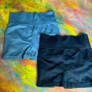Set of 2 Black and Blue Shorts Stretch Scrunched Back Sz.S Bundle Seamless